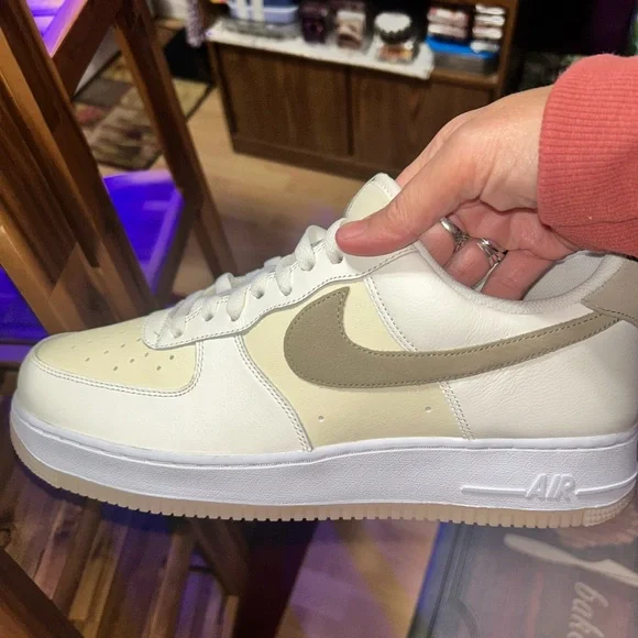 BRAND NEW WITHOUT TAGS NEVER WORN MENS AIR FORCE 1 KHAKI AND COCONUT SIZE 13 - Picture 2 of 8